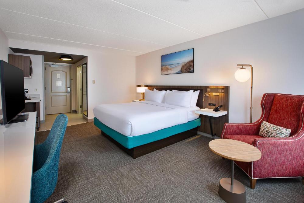 King Room - Non-Smoking interior